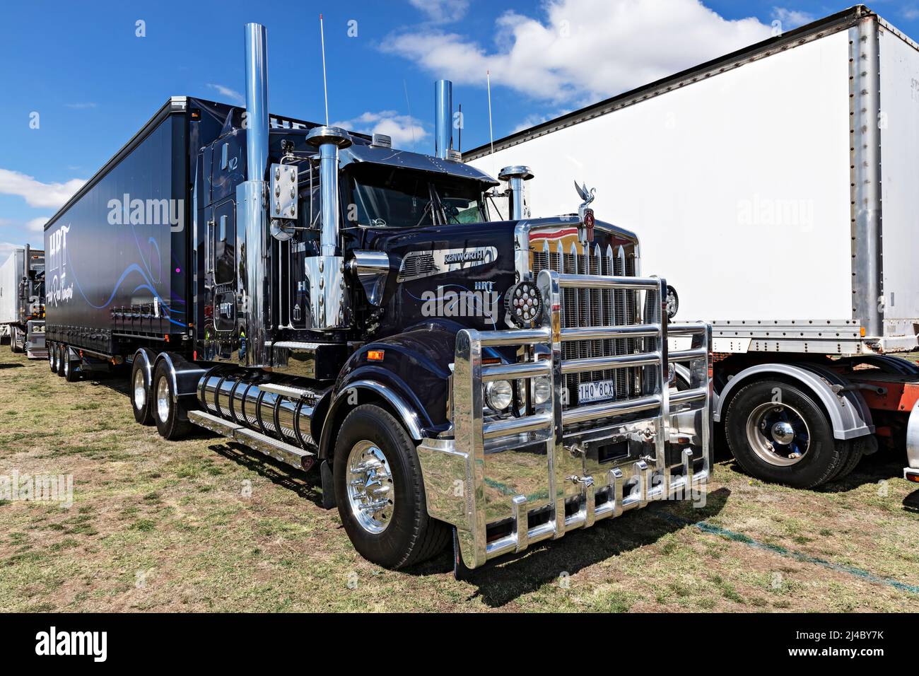 Trucks Australia / Front view of a Kenworth truck in the 1850`s gold